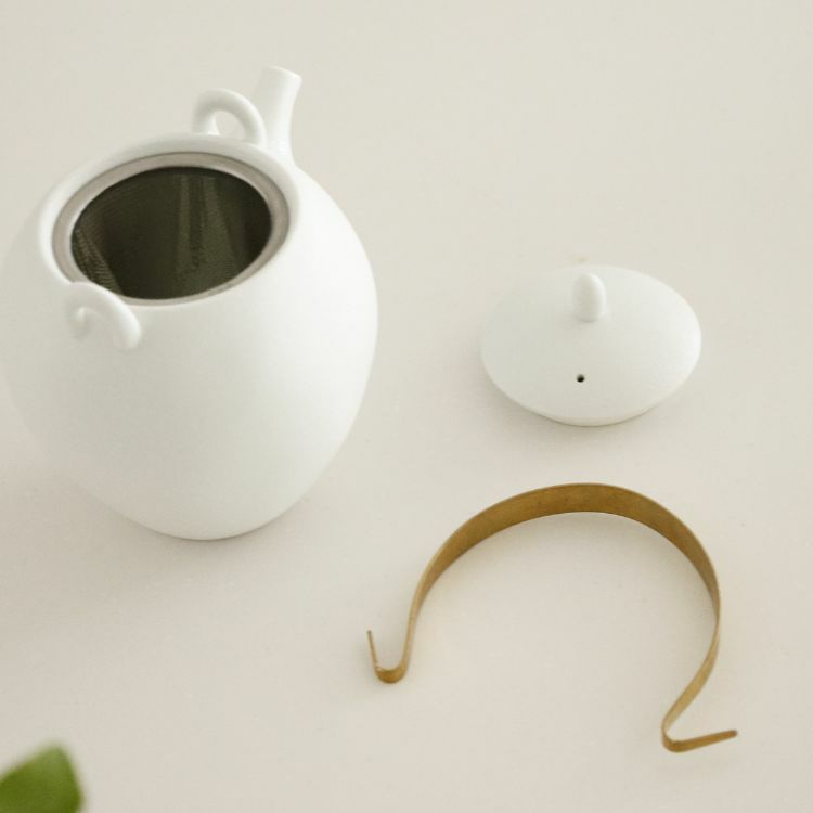 有田焼　白いティーポット　スノー