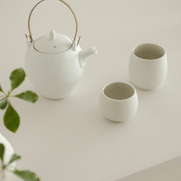 有田焼　白いティーポット　スノー