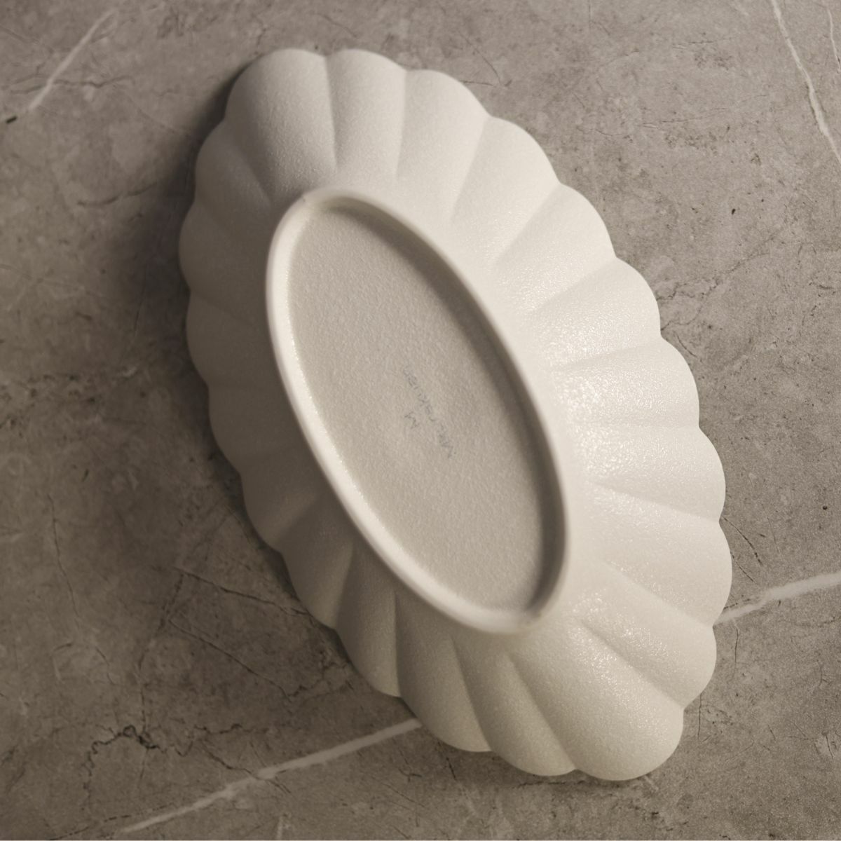 MINO　SNOW　オーバル菊型鉢　24cm