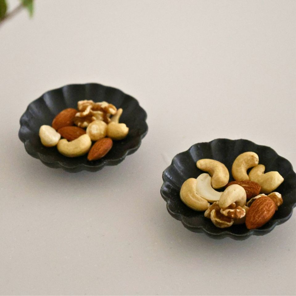 美濃焼　輪花豆皿　黒曜　YOZORA