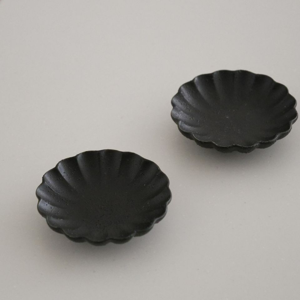 美濃焼　輪花豆皿　黒曜　YOZORA