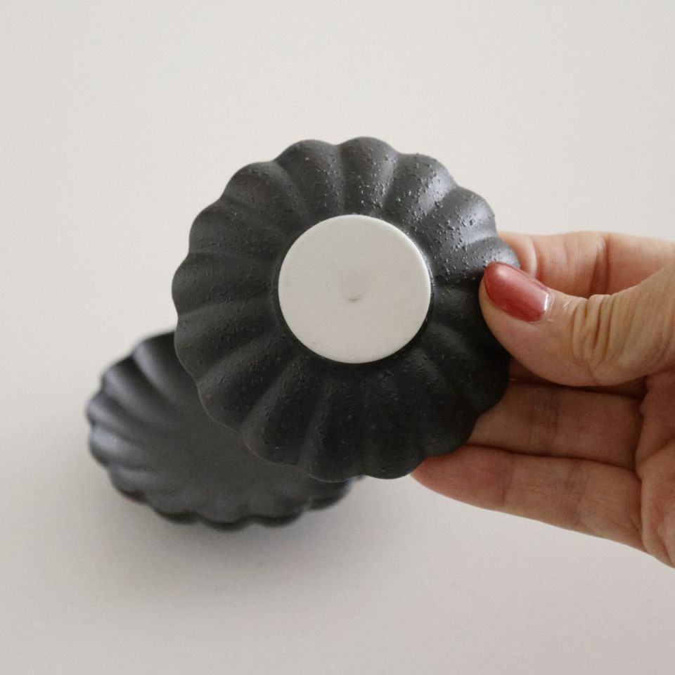 美濃焼　輪花豆皿　黒曜　YOZORA