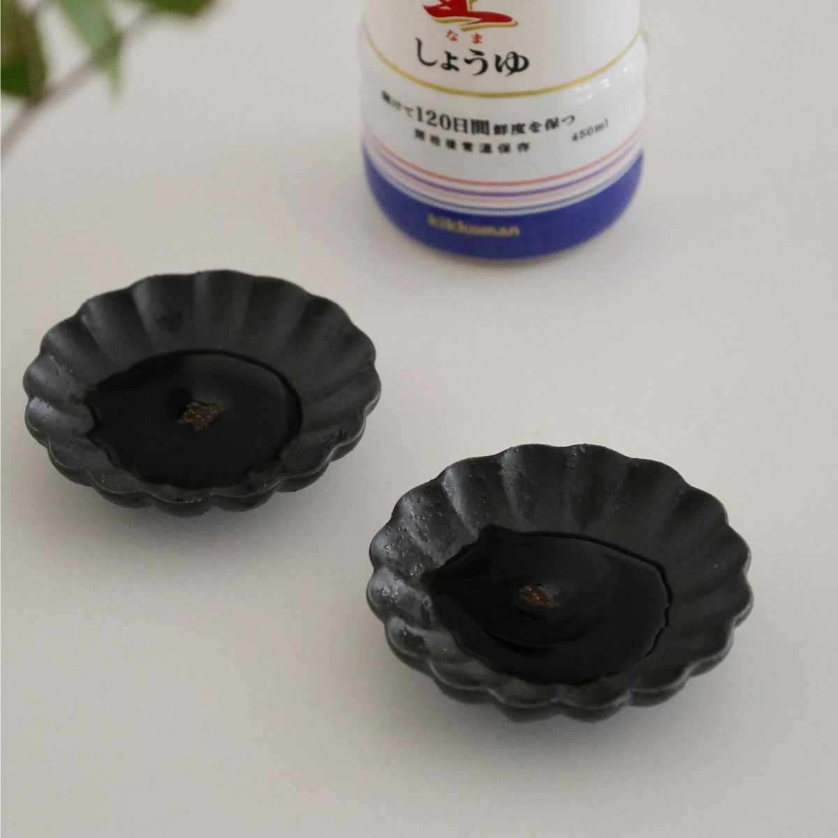 美濃焼　輪花豆皿　黒曜　YOZORA