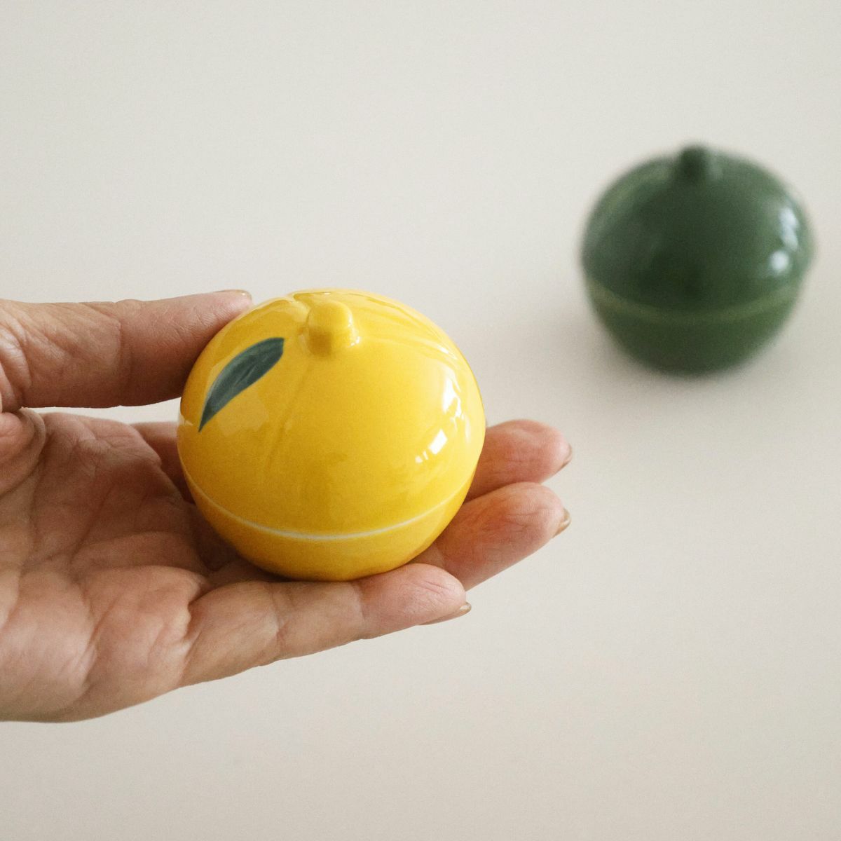 ゆず型 蓋つきアミューズ小鉢 陶器5.5cm｜おしゃれな食器の通販サイト