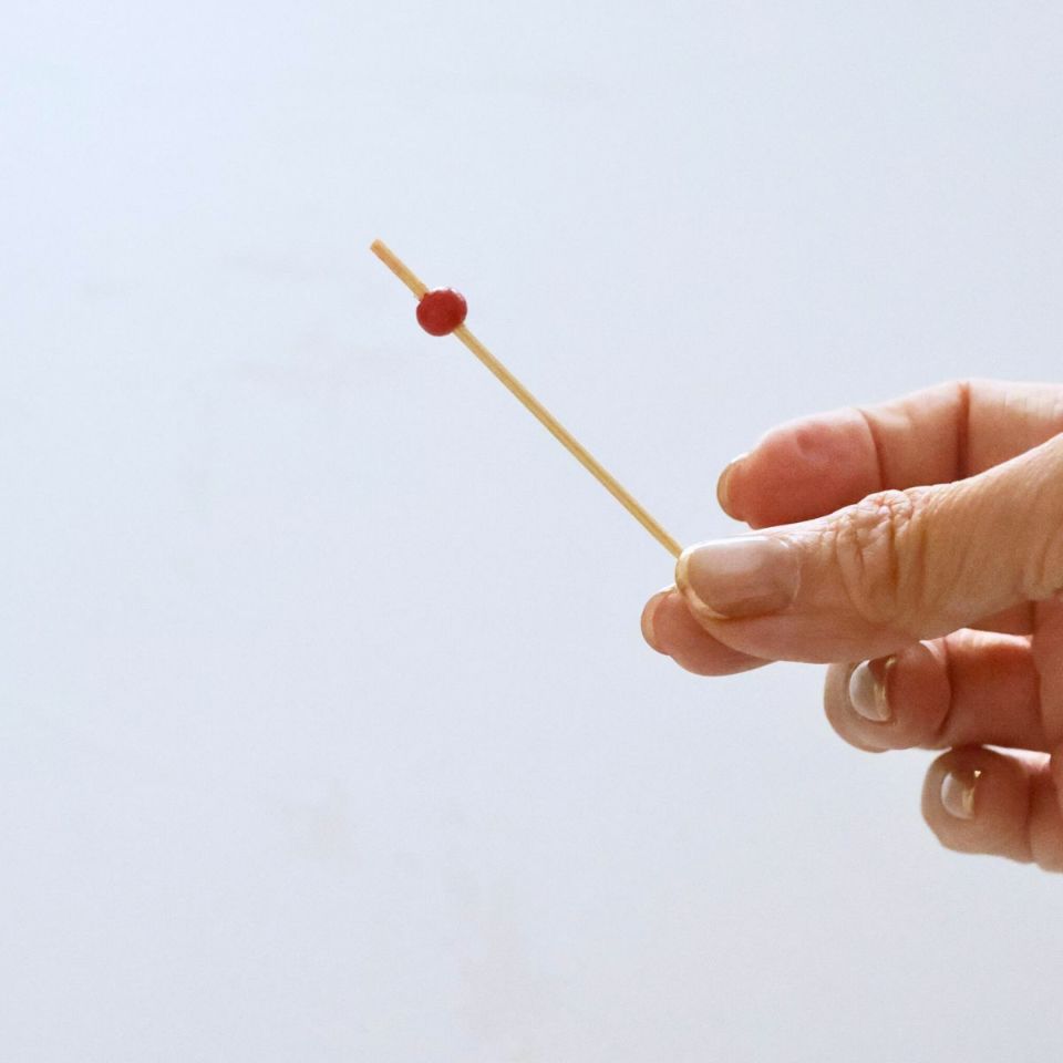 木製　赤珠ピック　10本入り